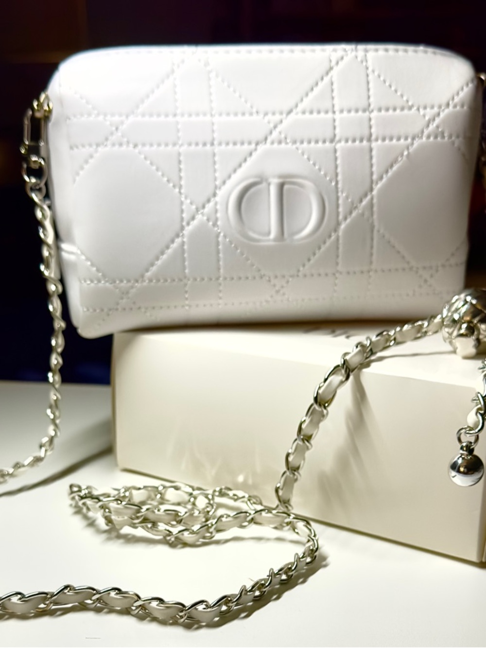 Dior White Quilted Cosmetic/Makeup Pouch/ with Add -on Silver Chain NWB - Picture 8 of 10